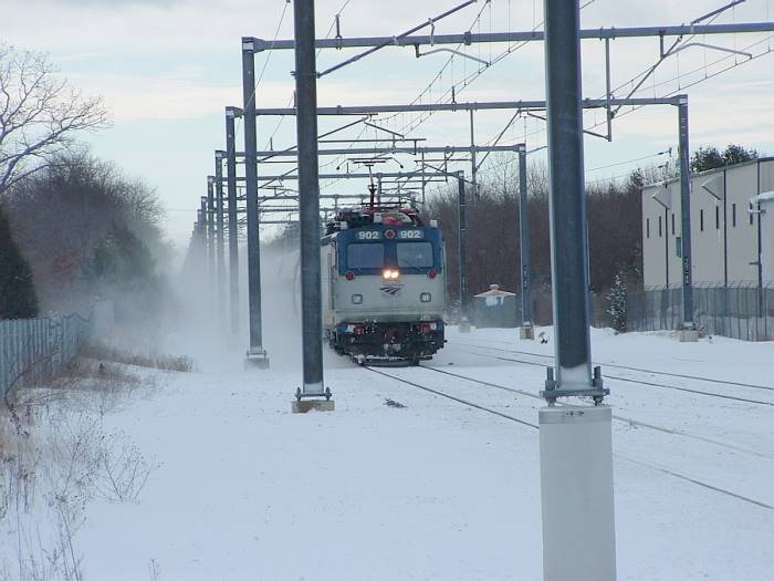 usr_m_amtrak_aem7_902_kingtstonri_20031207_brianflint_323.jpg