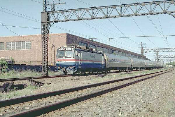 usr_m_amtrak_aem7_914_079.jpg