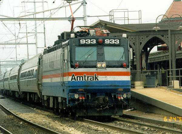 usr_m_amtrak_aem7_933_wilmingtonde_19980624_065.jpg