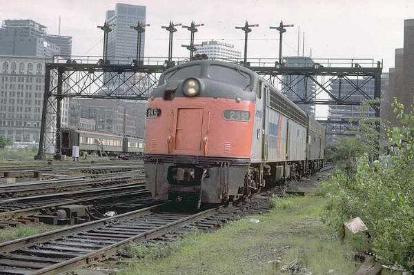 usr_m_amtrak_dsl_e8a_295_126.jpg