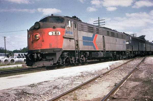 usr_m_amtrak_dsl_e8a_344_122.jpg