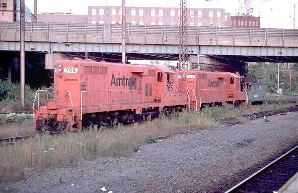 usr_m_amtrak_dsl_gp9_765_baltimore_19800913_jt_141.jpg