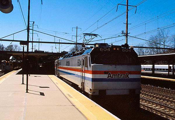usr_m_amtrak_e60_604_trentonnj_sigcase_238.jpg