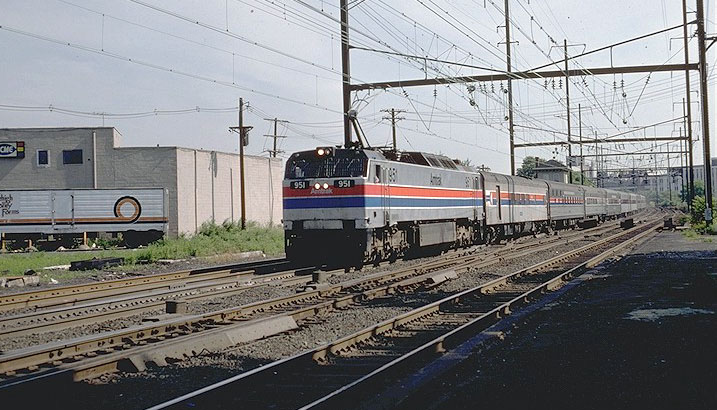 usr_m_amtrak_e60_951_southelizabethnj_19800807_jt_014.jpg