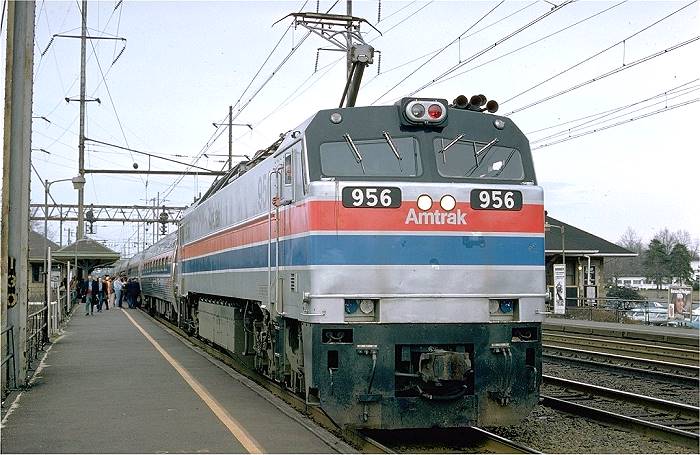 usr_m_amtrak_e60_956_princetonjct_19770312_jt_017.jpg