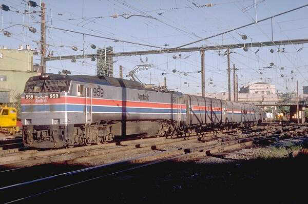 usr_m_amtrak_e60_959_021.jpg