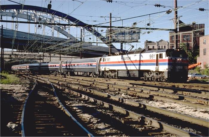usr_m_amtrak_e60_961_baltimore_19800911_jt_020.jpg