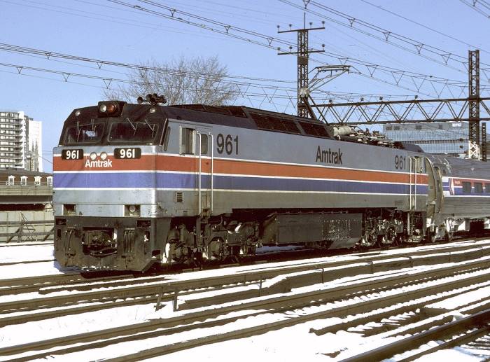 usr_m_amtrak_e60_961_stamfordct_197702_macowenjt_319.jpg