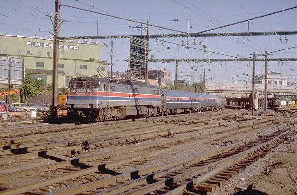 usr_m_amtrak_e60_965_028.jpg