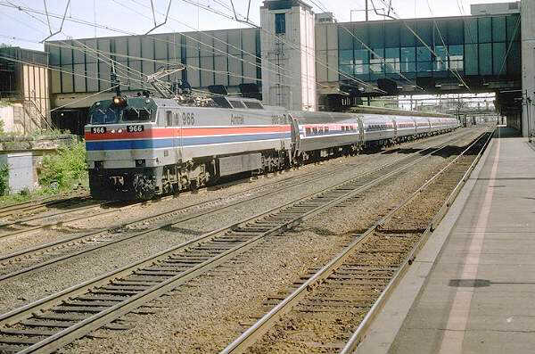 usr_m_amtrak_e60_966_032.jpg