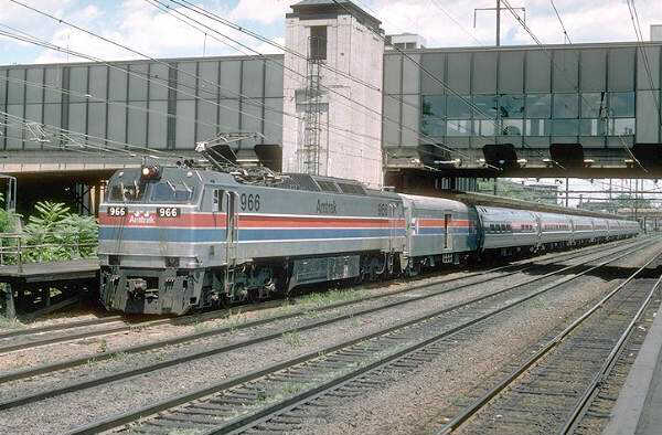 usr_m_amtrak_e60_966_033.jpg