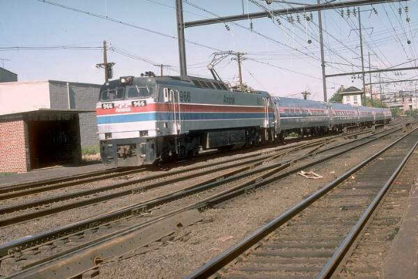 usr_m_amtrak_e60_966_034.jpg