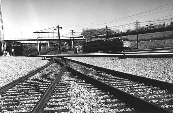usr_m_amtrak_e60_967_newyorkave_19760328_kj_253.jpg