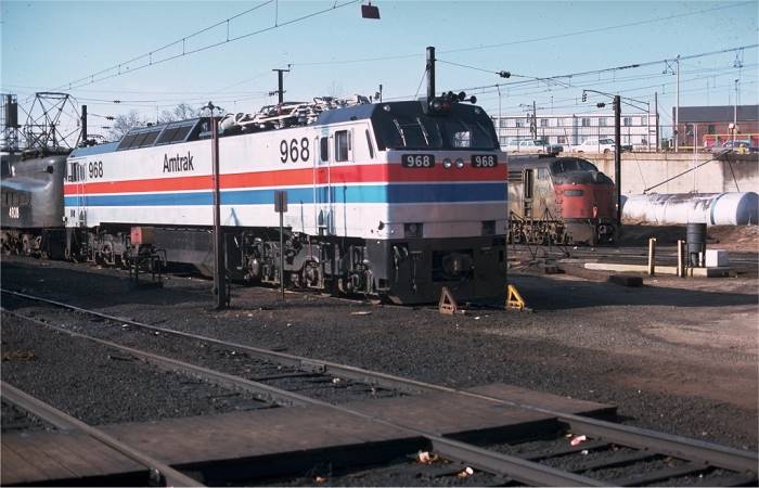 usr_m_amtrak_e60_968_newhavenct_197602_jt_037.jpg