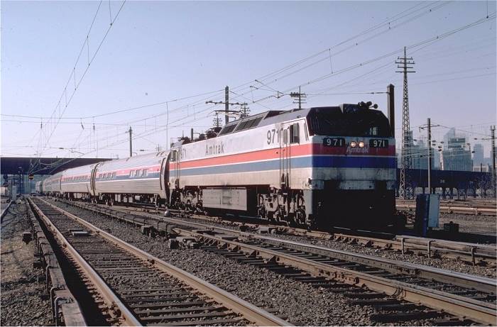 usr_m_amtrak_e60_971_longislandcityny_19810215_jt_042.jpg