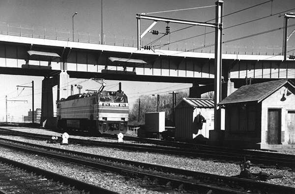 usr_m_amtrak_e60_974_brentwoodroad_19760328_kj_254.jpg