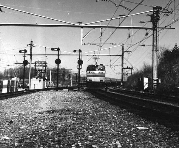 usr_m_amtrak_e60_974_newyorkave_19760328_kj_255.jpg