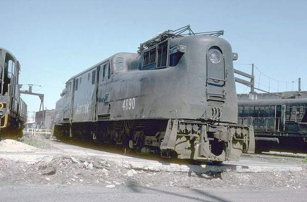 usr_m_amtrak_gg1_4890_146.jpg