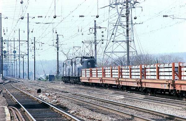 usr_m_amtrak_gg1_4925_perryvillemd_canallee_288.jpg