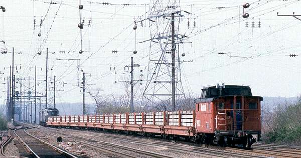 usr_m_amtrak_gg1_4925_perryvillemd_canallee_289.jpg