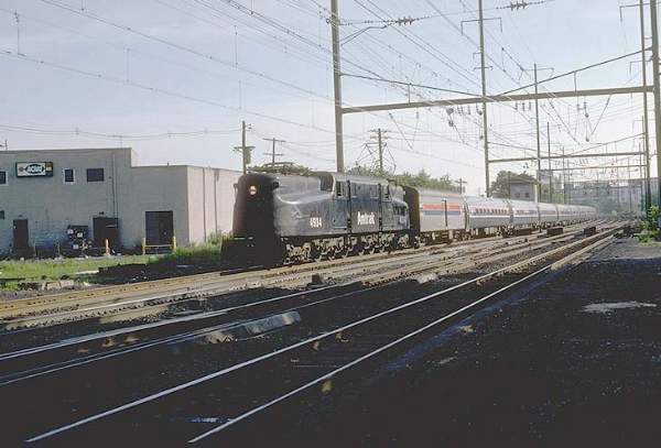 usr_m_amtrak_gg1_4934_155.jpg