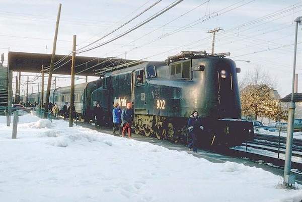 usr_m_amtrak_gg1_902_159.jpg