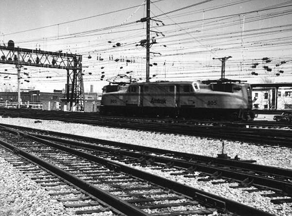 usr_m_amtrak_gg1_905_freightstationlst_19760328_kj_252.jpg