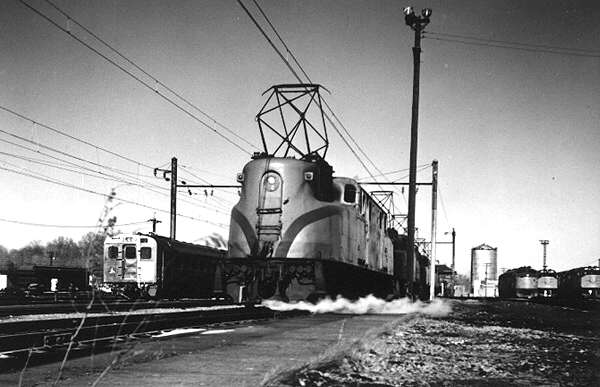 usr_m_amtrak_gg1_906_usdott2_diesels_19750928_kj_249.jpg