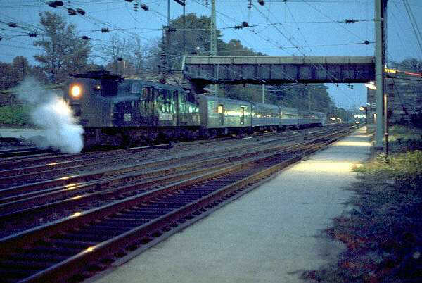 usr_m_amtrak_gg1_915_006.jpg