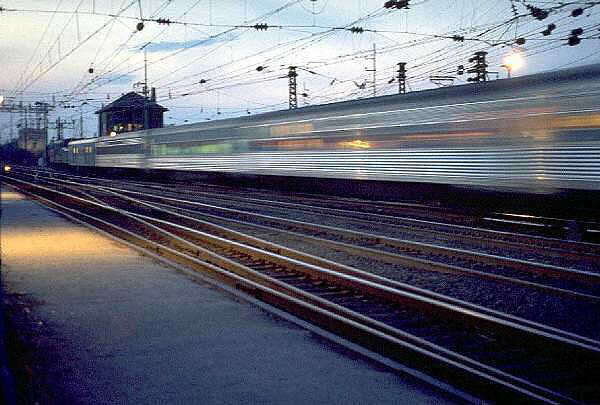 usr_m_amtrak_gg1_915_008.jpg