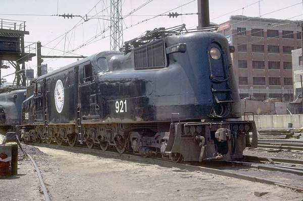 usr_m_amtrak_gg1_921_181.jpg