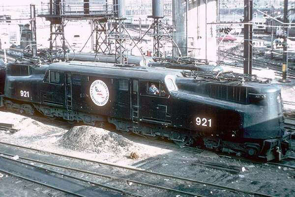 usr_m_amtrak_gg1_921_182.jpg