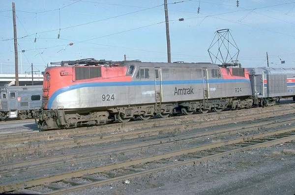 usr_m_amtrak_gg1_924_185.jpg