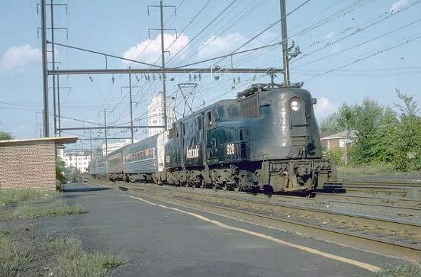 usr_m_amtrak_gg1_928_189.jpg