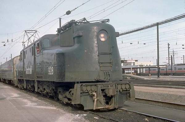 usr_m_amtrak_gg1_928_190.jpg
