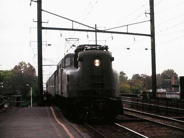 usr_m_amtrak_gg1_unk001_002.jpg