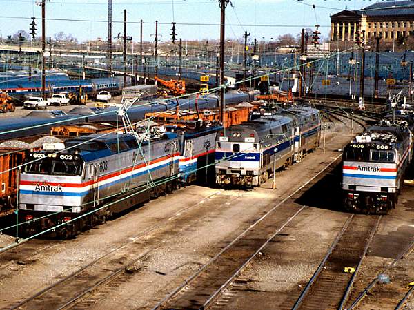 usr_m_amtrak_misc_30thstyd_e60plusmore_sigcase_224.jpg