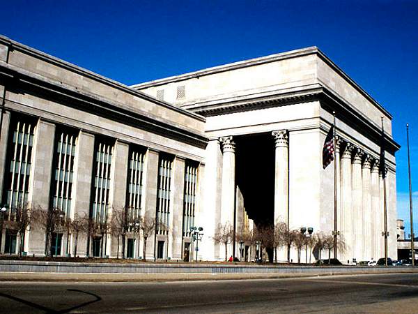 usr_m_amtrak_misc_30thstyd_stationexterior_sigcase_229.jpg