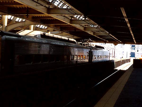 usr_m_amtrak_misc_30thstyd_trainshed_sigcase_231.jpg