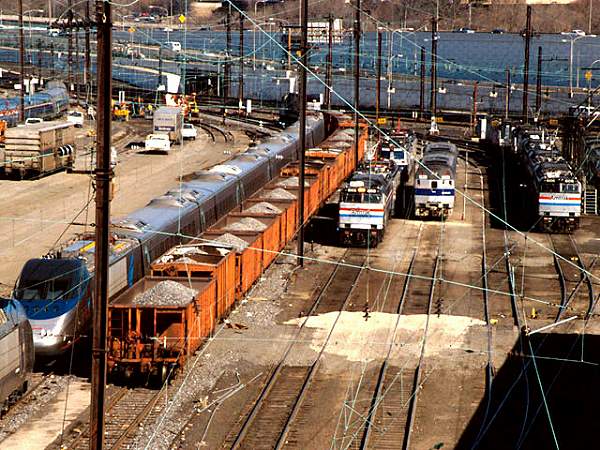 usr_m_amtrak_misc_30thstyd_yard_sigcase_222.jpg