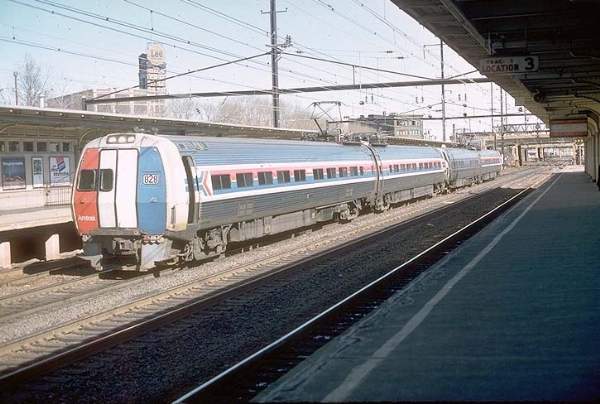 usr_m_amtrak_mtro_828_201.jpg