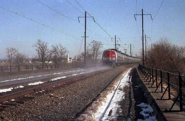 usr_m_amtrak_mtro_unk013_harrisburgline_birdinhandpa_198312_kevinreilly_258.jpg