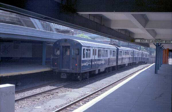 usr_m_bos_blueline_0548s_airportstationob_mikecro_bos255.jpg