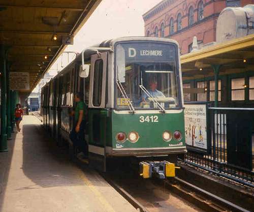 usr_m_bos_lrv_3412_stesher_bos427.jpg