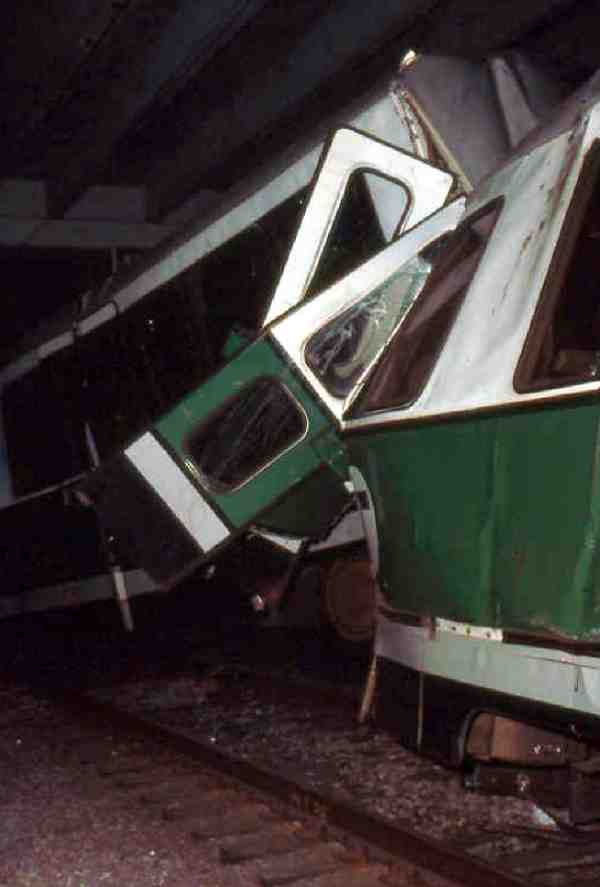 usr_m_bos_lrv_3478wreck_brooklinevillagestation_198012_scoruff_bos463.jpg