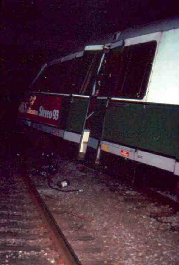 usr_m_bos_lrv_3478wreck_brooklinevillagestation_198012_scoruff_bos466.jpg