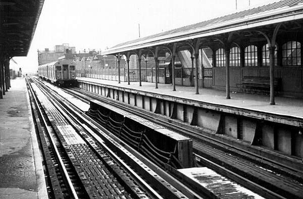 usr_m_bos_orangeline_01100s_eglestonstation_1966_bv_bvb139.jpg
