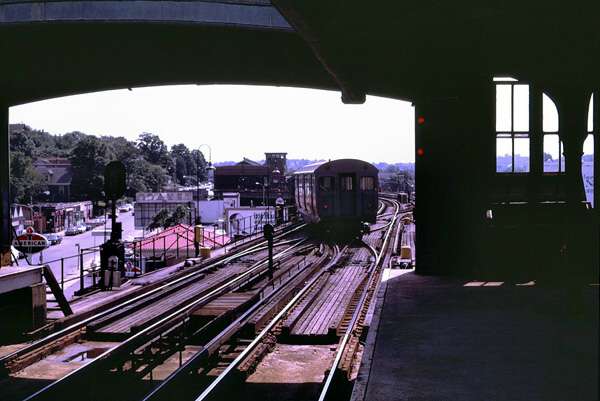 usr_m_bos_orangeline_01100s_foresthills_vladked_bos450.jpg