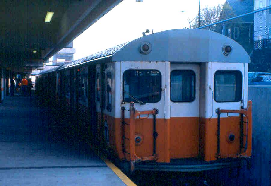 usr_m_bos_orangeline_01100s_stesher_bos429.jpg