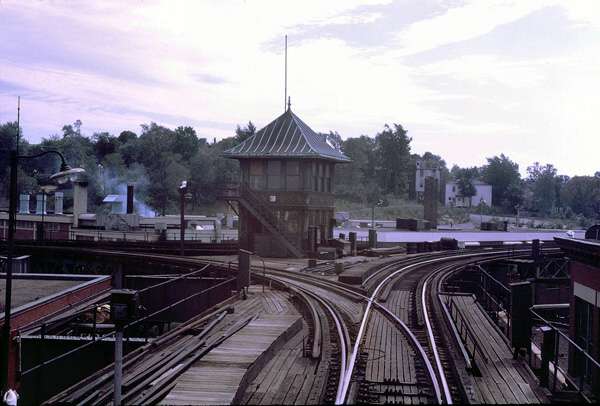 usr_m_bos_orangeline_dudleystationlookingsouthbound_vksr_bos452.jpg